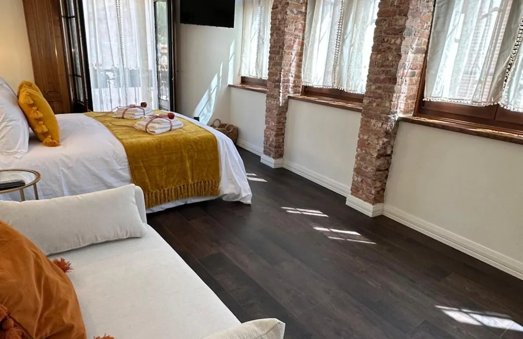 Claren'S Boutique Rooms-1